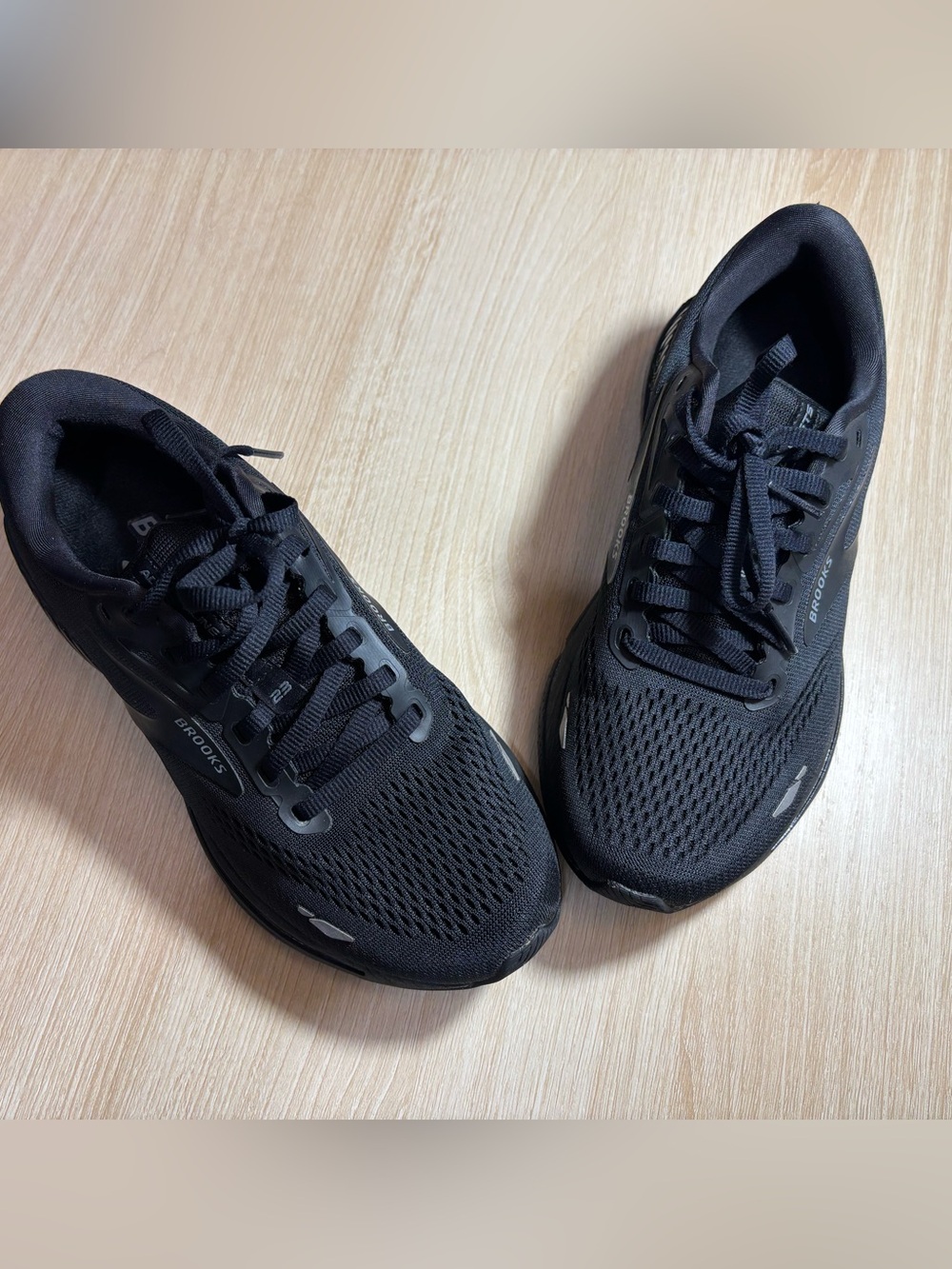 Brooks Women's Black Athletic Running Shoes - Lightweight Mesh